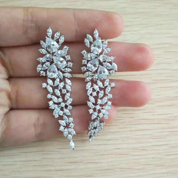 18k White GF white sapphire Earrings - Picture 4 of 6